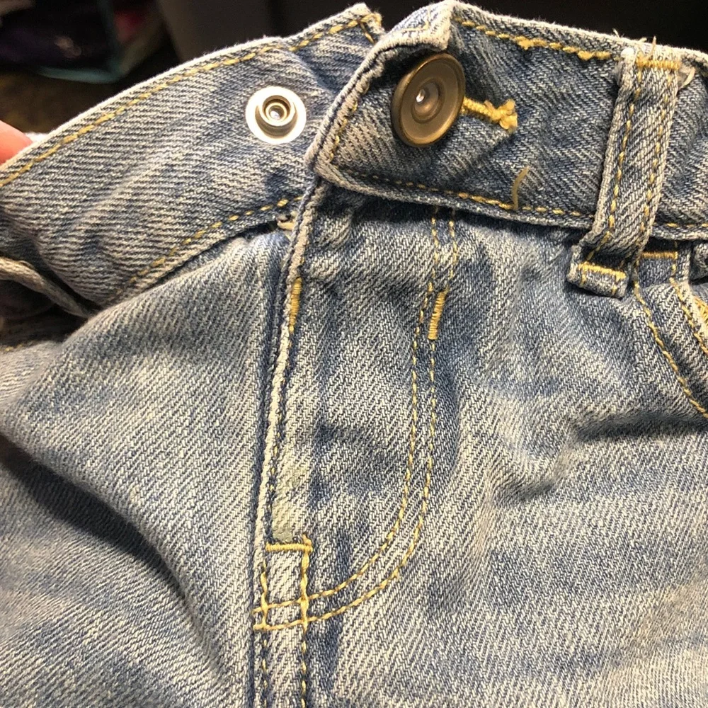 The children’s place size 2T denim shorts button snap light wash